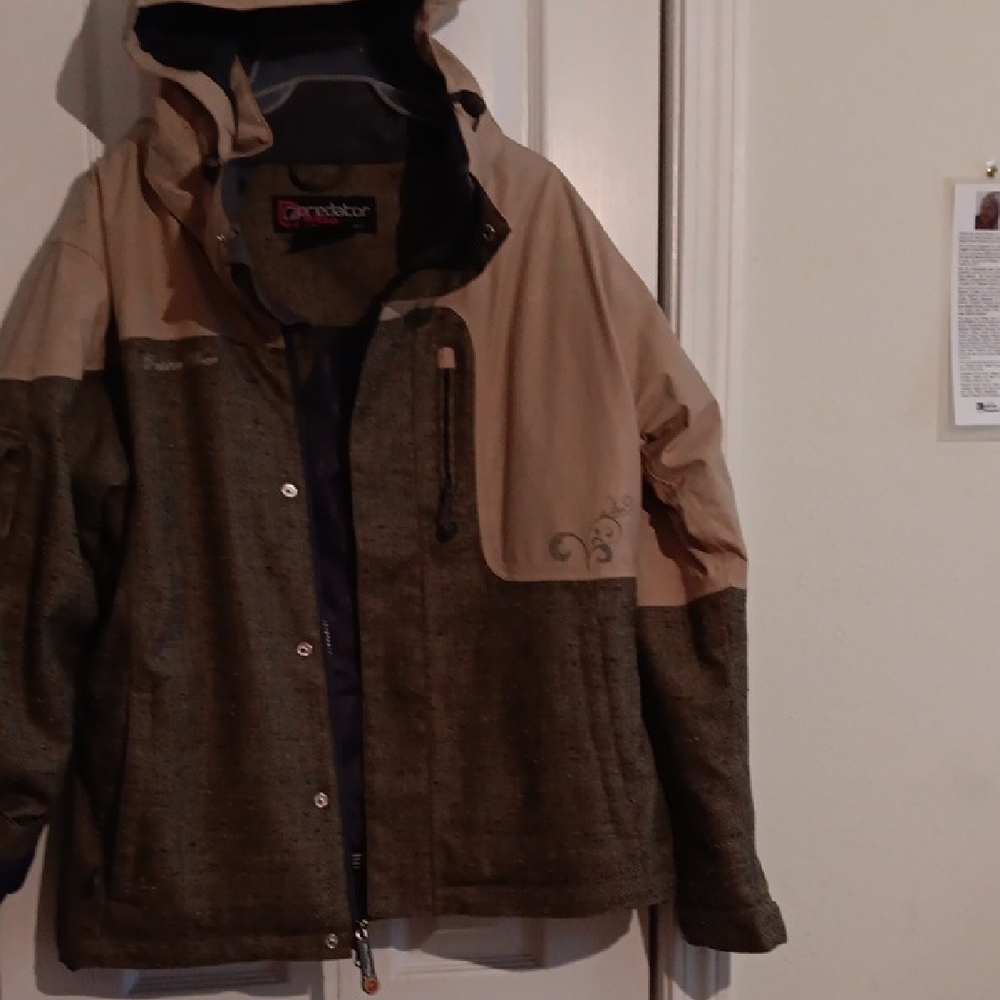 Predator Wear.  Snow / Ski Ladies Med.  Two-Tone Jacket - Tan And Tweed.
